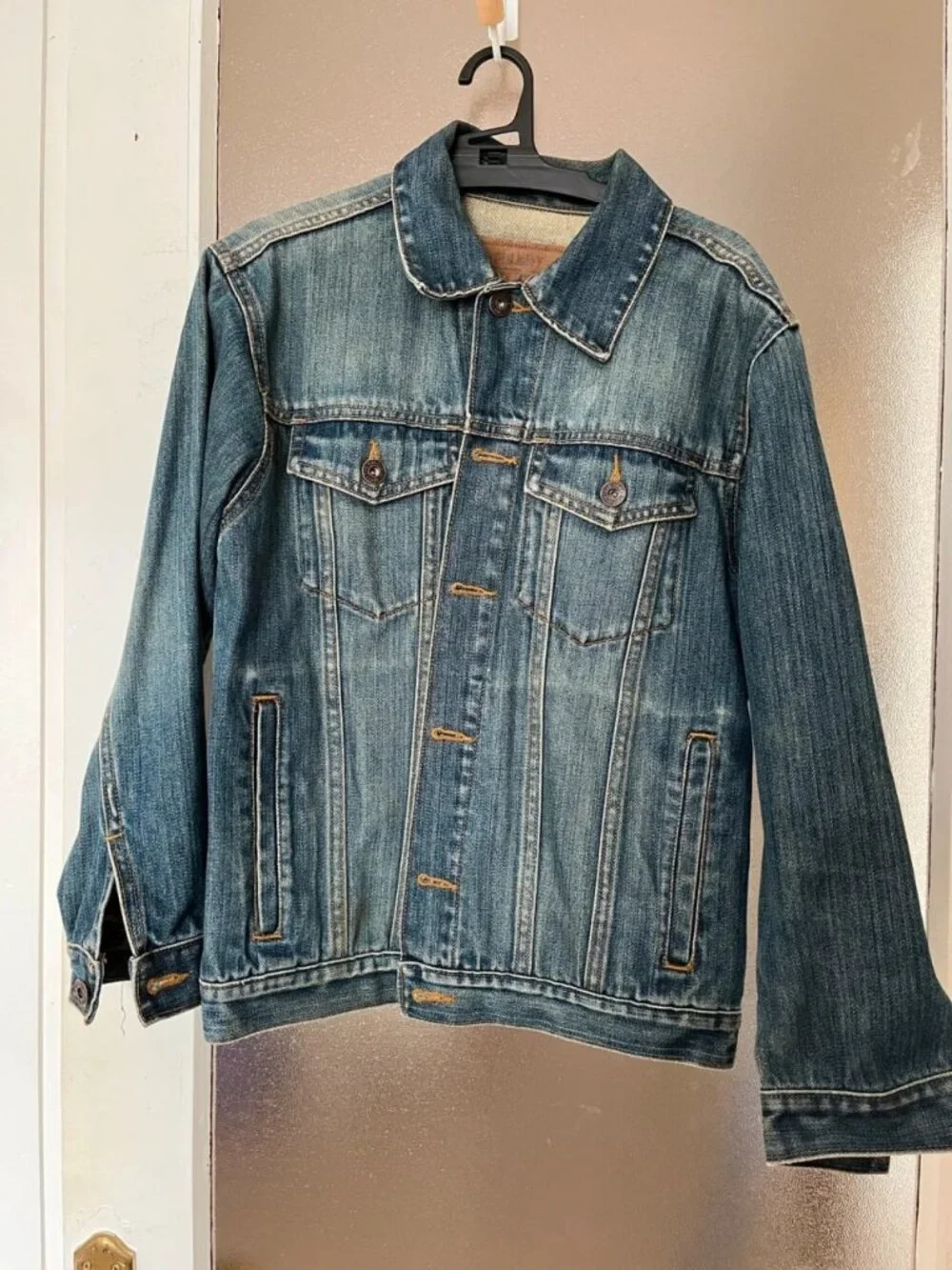 Men’s Light Wash Denim Jacket Size M